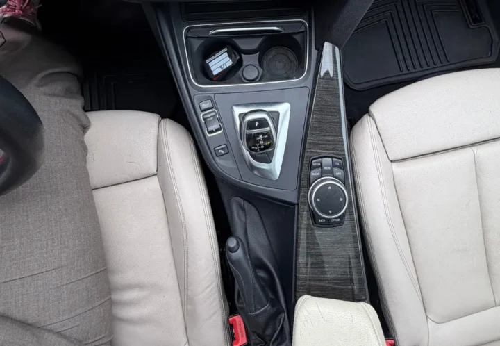 BMW 328i GT 2016, photo 11 de 20