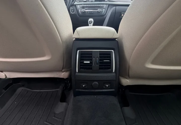 BMW 328i GT 2016, photo 19 de 20