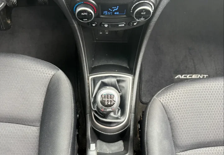 Hyundai Accent 2016, photo 12 de 15