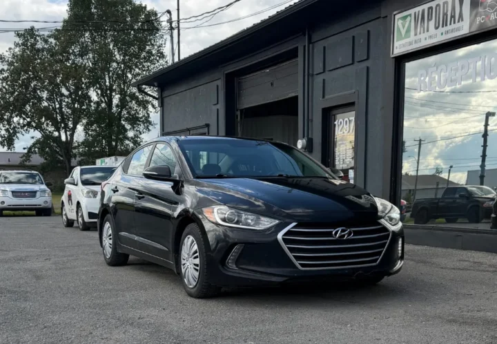 Hyundai Elantra 2017, vue avant