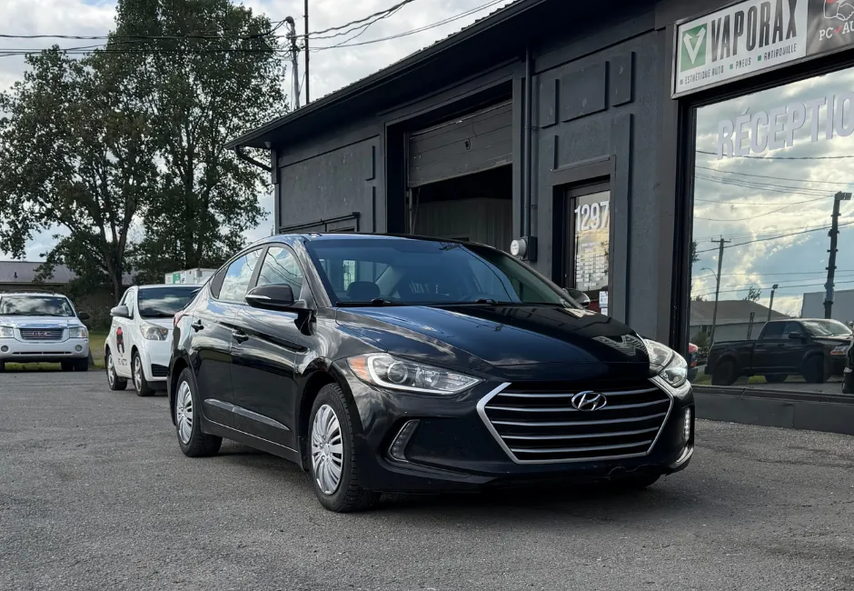Hyundai Elantra 2017, photo 1 de 15