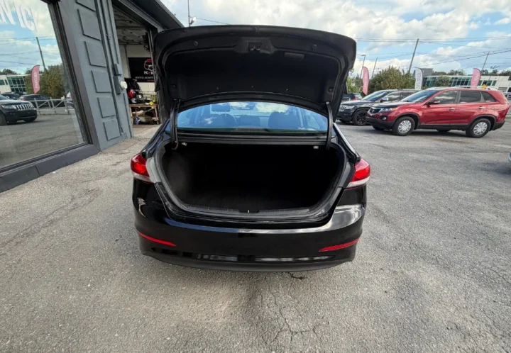 Hyundai Elantra 2017, photo 9 de 15