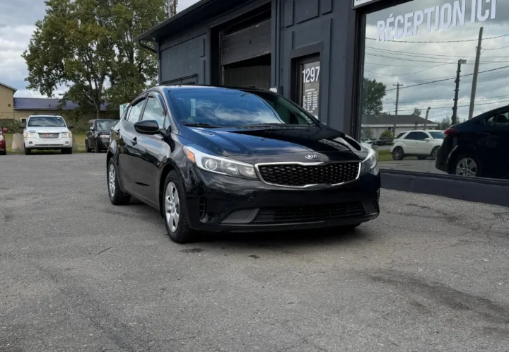 Kia Forte 2017, vue avant