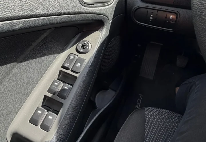 Kia Forte 2017, photo 14 de 16