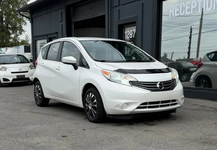 Nissan Versa 2015, photo 1 de 18