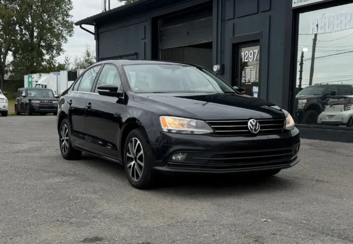 Volkswagen Jetta 2015, vue avant